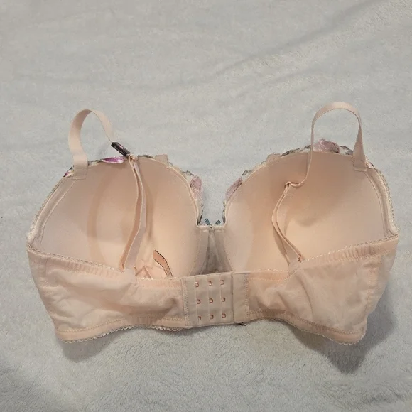 Victoria's Secret Floral Embroidered Bra in Pink - Picture 3 of 7